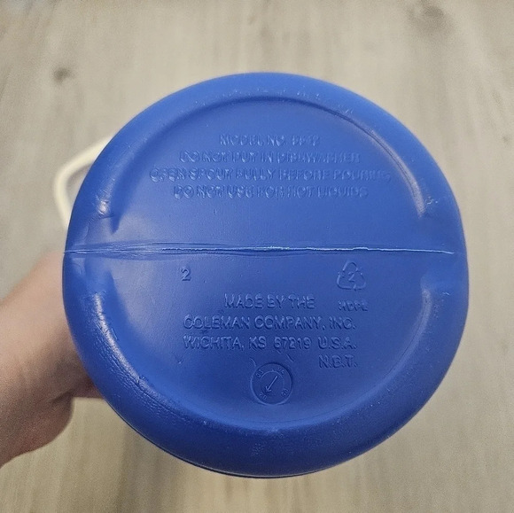 Coleman Thermos Beverage Cooler 1.5 Liter with Handle - Picture 4 of 6